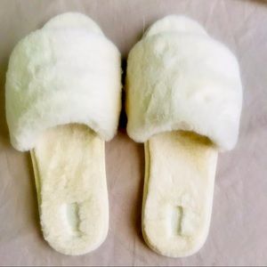 SKIMS FAUX FUR SLIPPERS